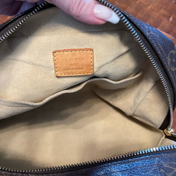 Louis Vuitton Manhattan Top Handle Vintage Authentic - Picture 8 of 16